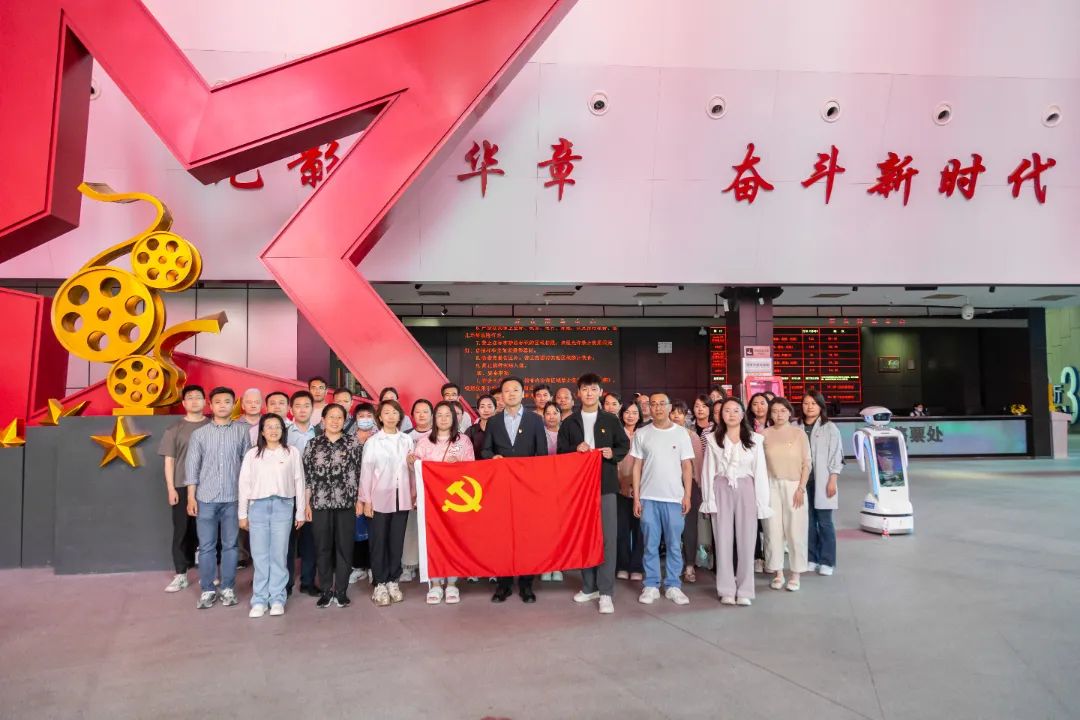 第三黨支部與第一黨支部聯(lián)合開展主題黨日活動